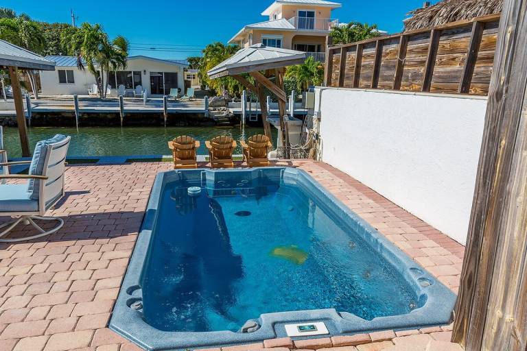 Paradise Cove Waterfront Private Pool Home near Gulf