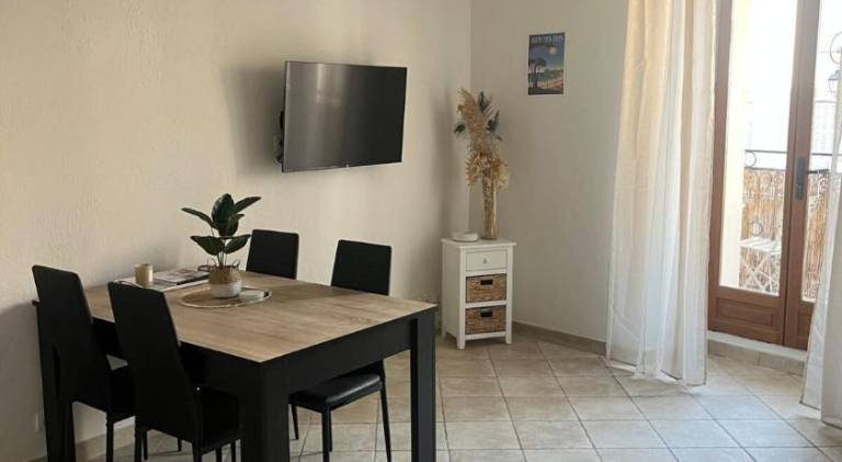 Holiday apartment with 1 room for 4 persons in Biot