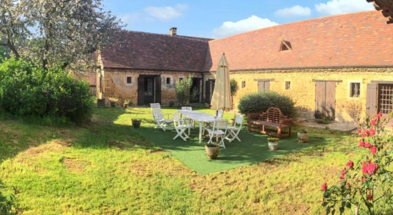 Vacation home with pool | Perfect for remote work in Beze