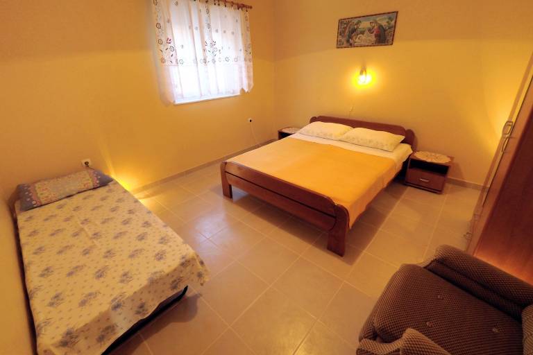 Three bedroom apartment near beach Stara Novalja, Pag (A-4153-d) — photo 4