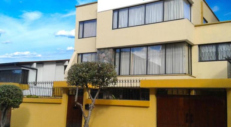 Altura Rooms & Suites