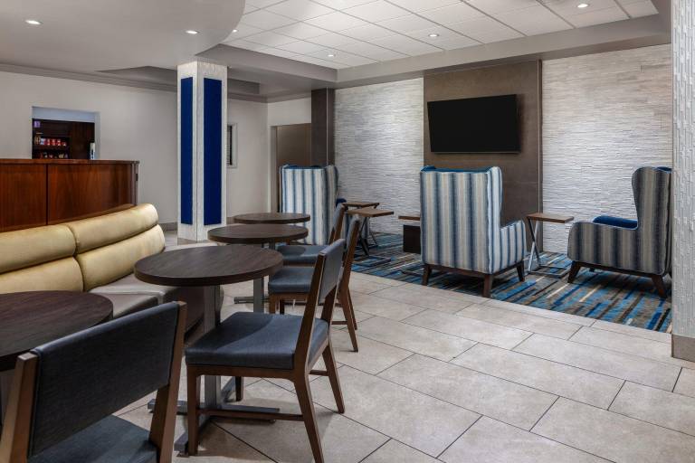 Holiday Inn Express Hotel & Suites St. Louis West-O'Fallon By IHG — photo 3