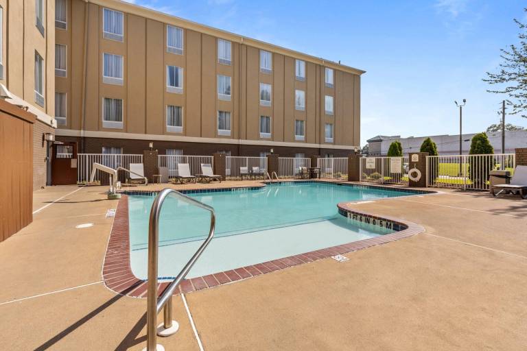 Holiday Inn Express Hotel & Suites Starkville By IHG — photo 4
