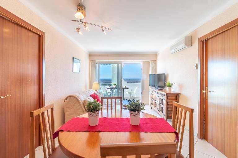 Two bedroom apartment with sea view — photo 2