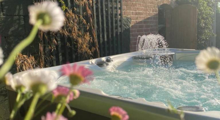 New Forest 2 bedroom Guest Suite & Hot Tub — photo 3
