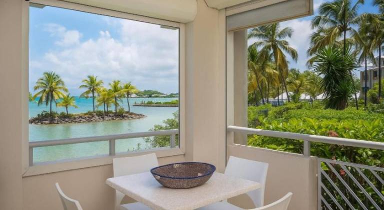 Appartement bord de mer tres fonctionnel -acces direct plage & Vue mer exceptionnelle in Le Gosier