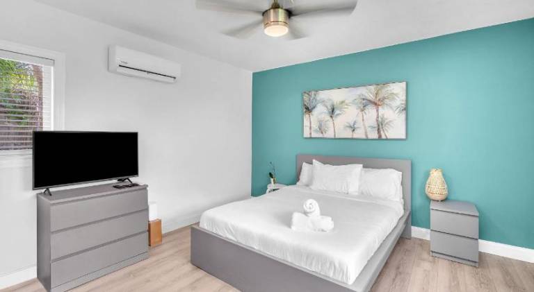 House | Pet-friendly in Dania Beach, FL