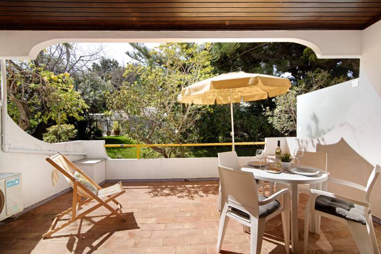 Rental apartment with fast internet & terrace | Garden view — photo 2