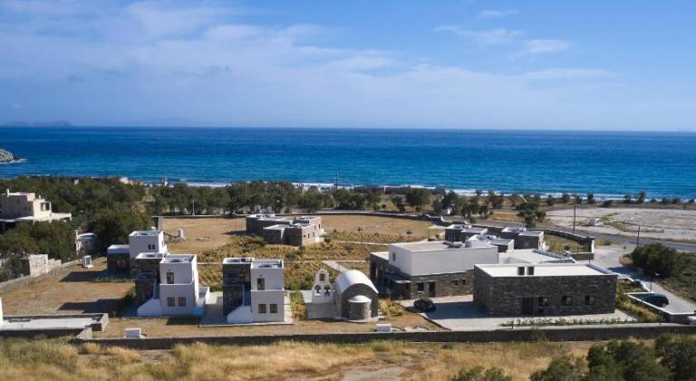 Serviced apartment with pool, patio & garden | Perfect for remote work in Tinos