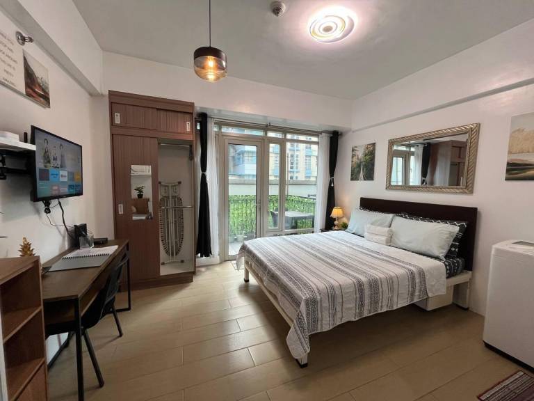 Fully equipped house with pool & yard | Perfect for remote work | Dogs allowed in Pasay