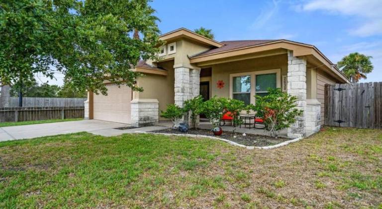House with patio, yard & BBQ — photo 5