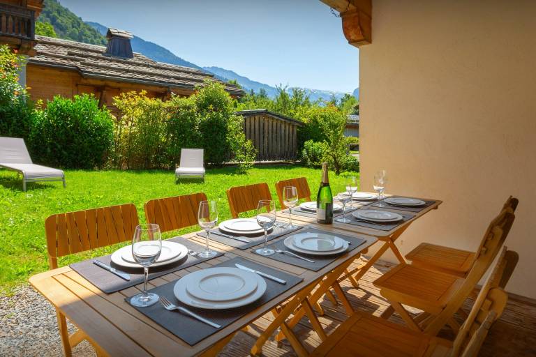 Samoëns chalet for 12 near village centre - OVO Network — photo 2