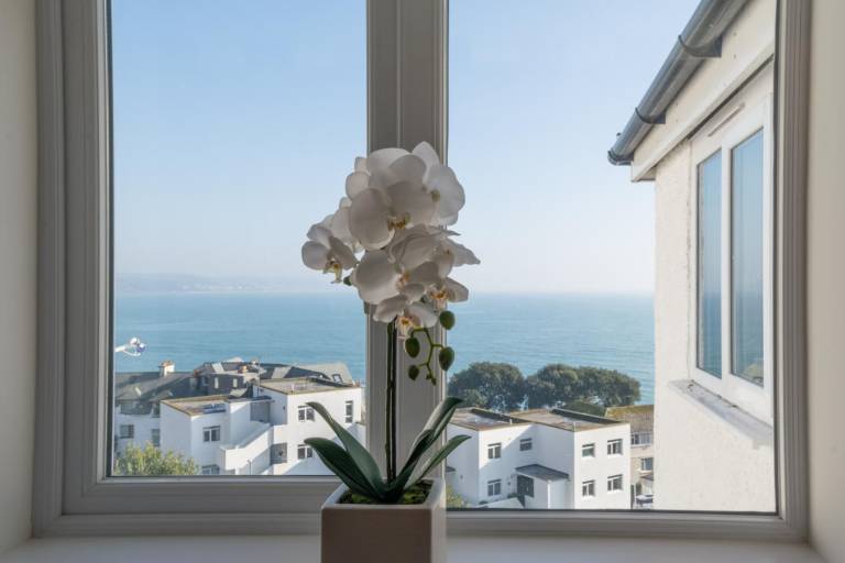 Holiday apartment with patio & garden — photo 4