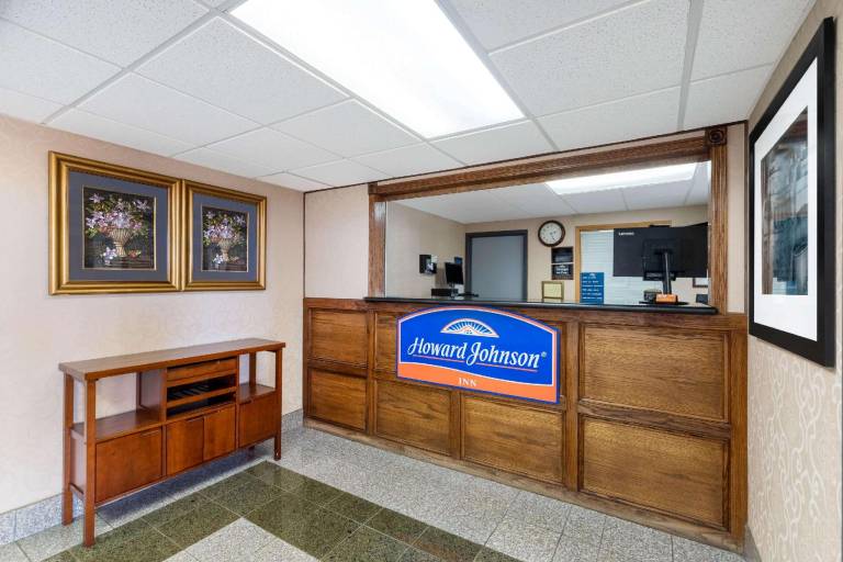 Howard Johnson by Wyndham Gillette — photo 3