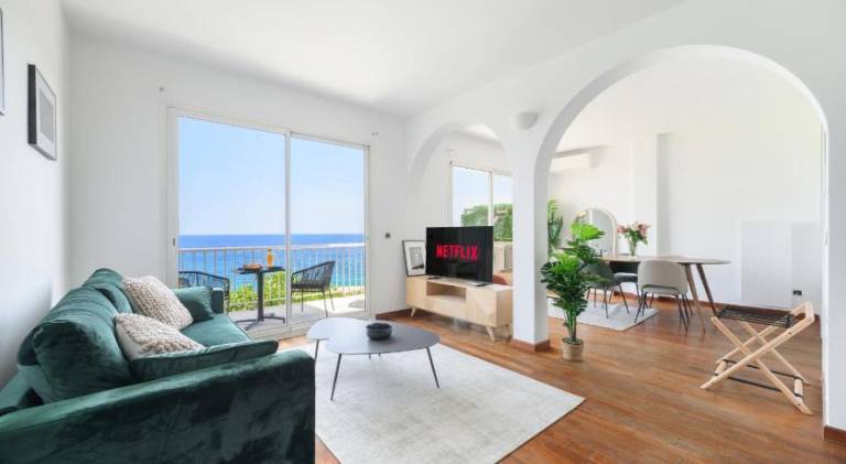 Holiday apartment with 1 room for 4 persons in Èze