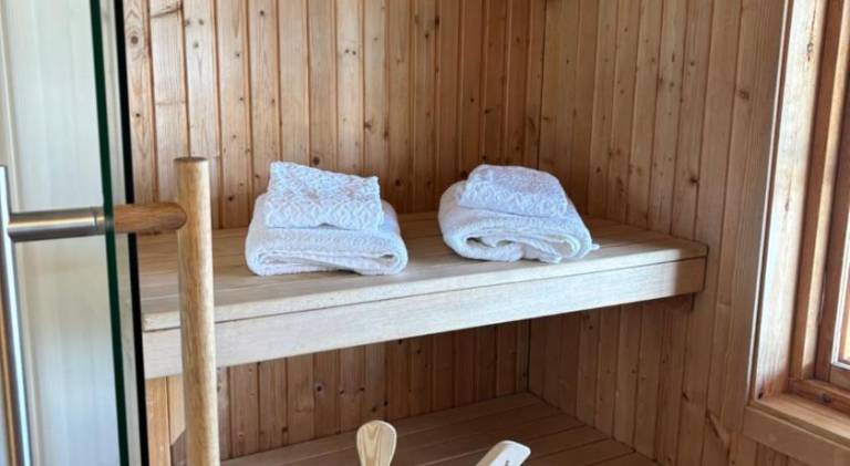 Lodge with sauna, BBQ & garden | Pets allowed — photo 4