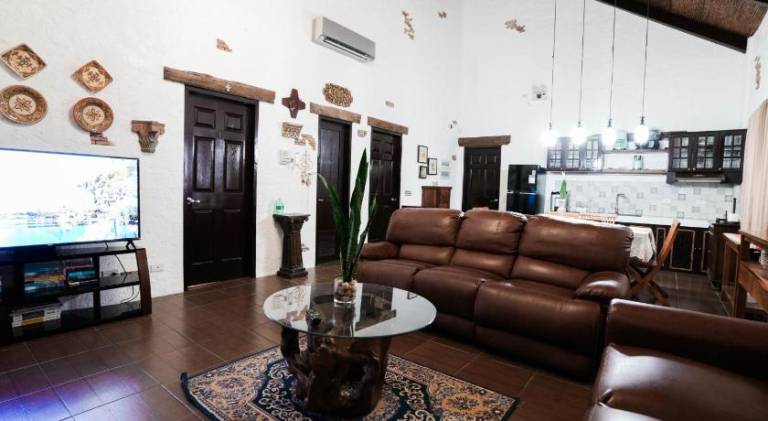 Nice house with hot tub & pool | Pet-friendly — photo 2