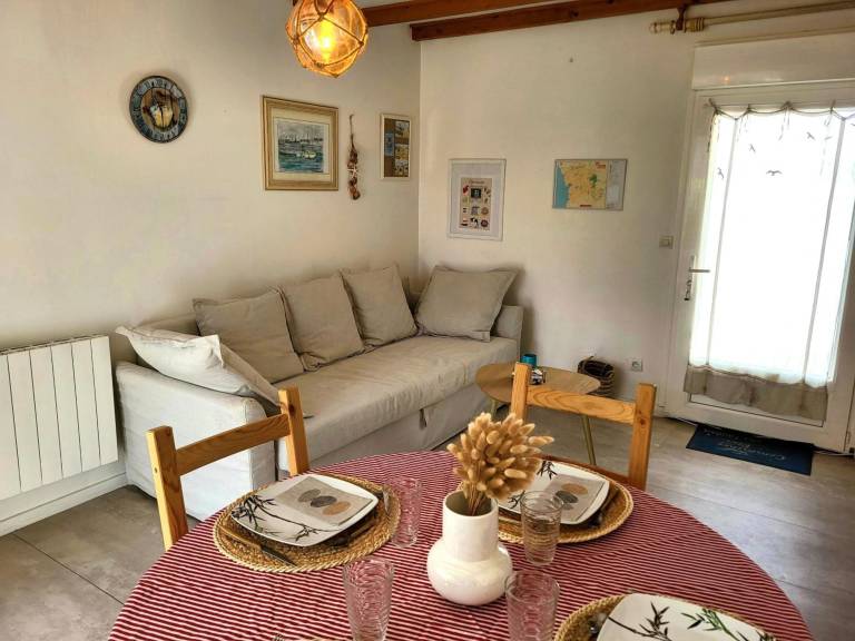 Child-friendly house with garden, patio & grill | Garden view | Next to the beach | Pets allowed in Coutances