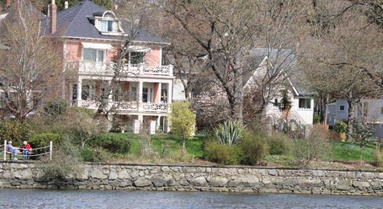 Lipton Place by Elegant Waterfront