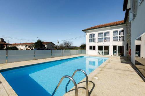 Rental apartment with terrace, yard & pool — photo 5