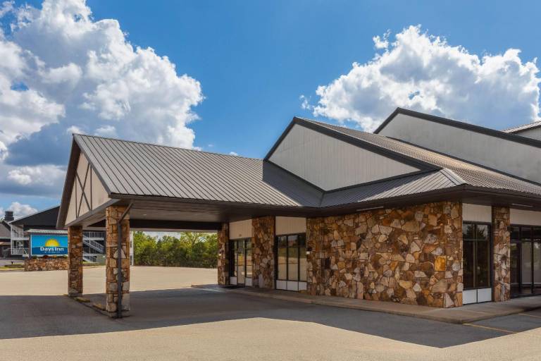 Days Inn by Wyndham Branson Ozarks — photo 3