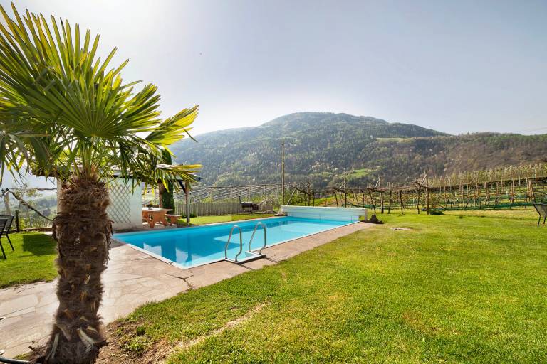 Farmhouse 'Fröhlichhof Pergola' with Mountain View, Shared Pool and Wi-Fi in Parcines