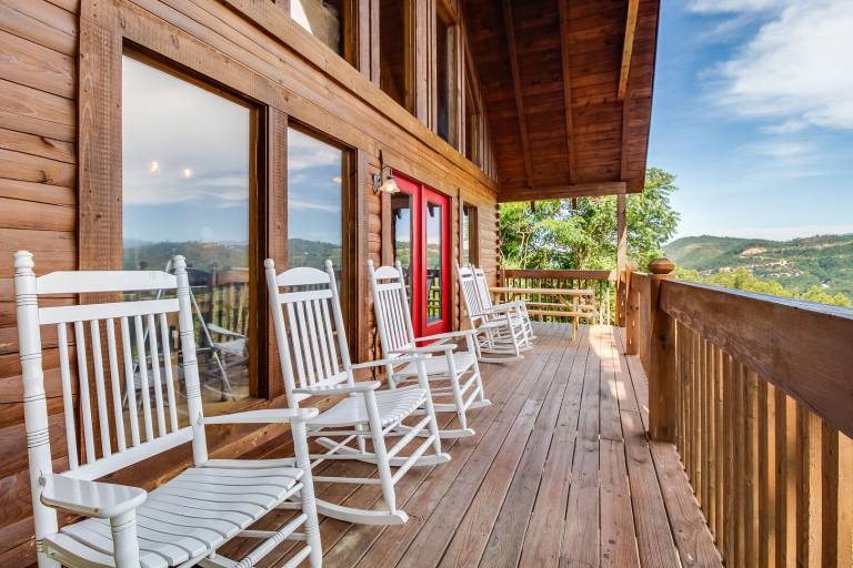 Bearhemain Rhapsody, a Private Cabin with Incredible Mountain Views, Near Dollywood! — photo 5