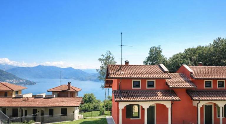 Villa with 2 rooms for 6 persons in Stresa