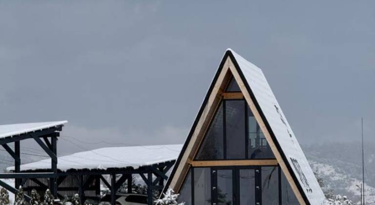 Chalet with barbeque, patio & garden in Brasov