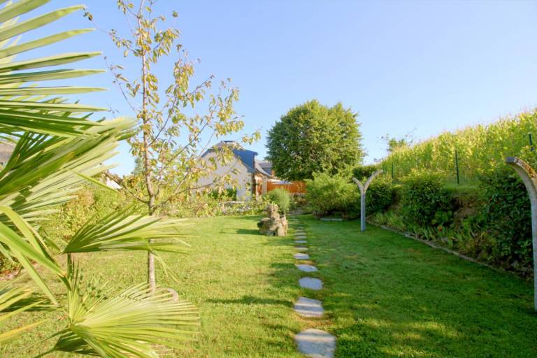 Lovely gite with grill, garden & terrace | Pets are welcome — photo 2