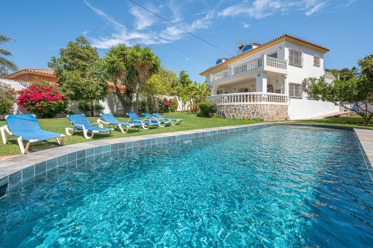 Villa with heated pool, terrace & fast internet | Garden view | Good for workation in Marbella