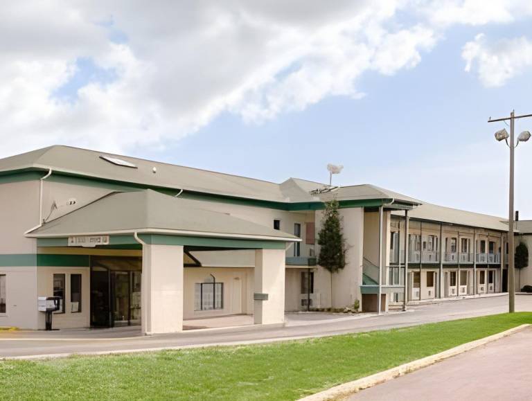 Days Inn by Wyndham Morristown in Morristown, TN