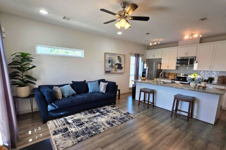 East End 2BR Close to Stadiums & Downtown