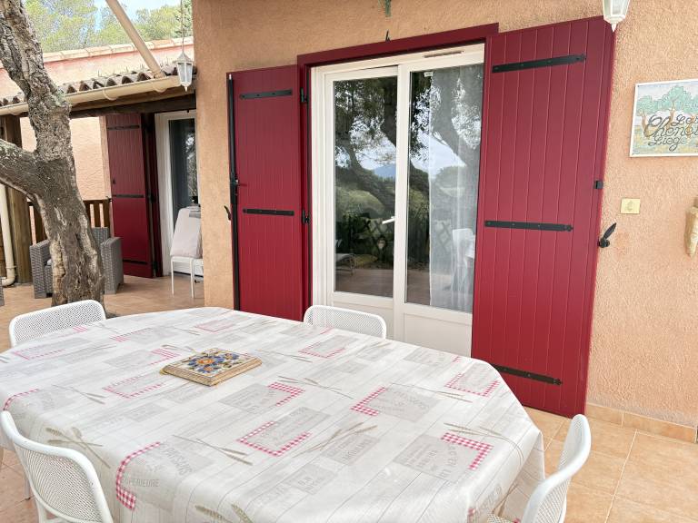 Charming villa with grill, garden & patio | Garden view | Pets allowed — photo 4