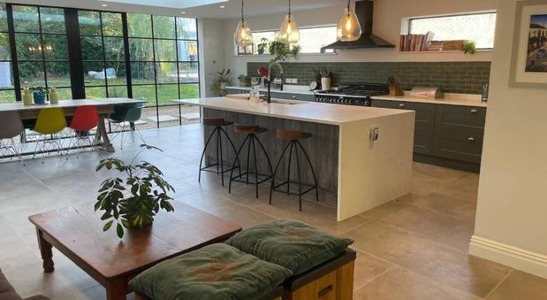 Villa with jacuzzi — photo 4