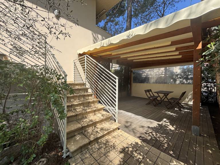 Apartment with patio | City view — photo 5