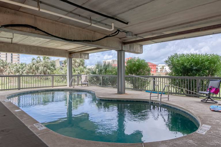Condo with pool, BBQ & yard in Gulf Shores, AL