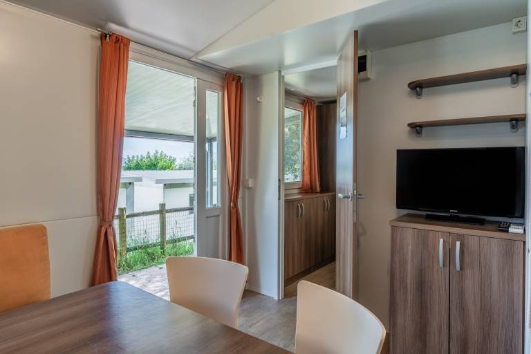 Mobile Home 'Camping Belsito Dalmacija 506' with Shared Pool, Wi-Fi and Air Conditioning — photo 5