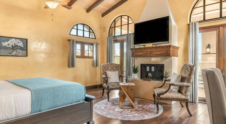 Ample villa with hot tub | Perfect for remote work | Pets allowed — photo 2