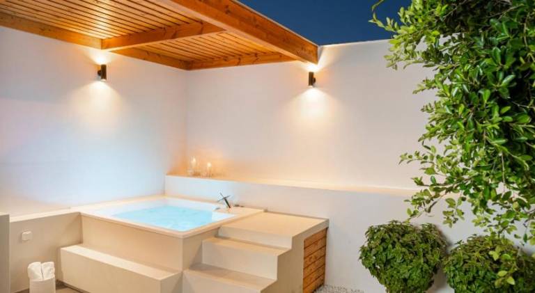 ETHOS Luxury Home - Seaview Villa with Hot-Tub! — photo 4