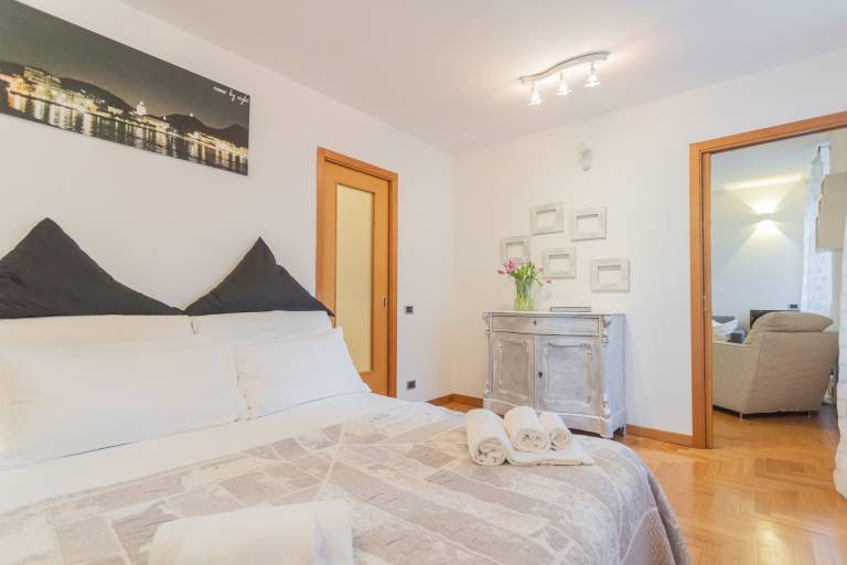 Fully equipped pleasant holiday apartment with hot tub | Close to Como Cathedral | Panoramic view | Pet-friendly — photo 2
