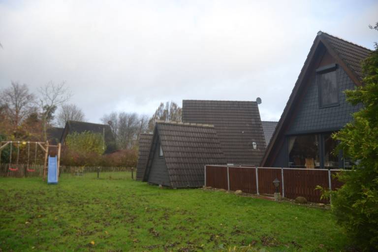 Nurdachhaus in Randlage mit Weitblick im Ferienpark Fedderwardersiel. in Butjadingen