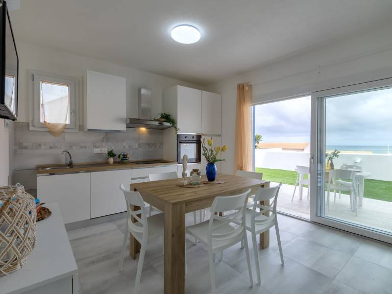 Fully equipped charming rental apartment with terrace & pool | Sea view | Pets allowed — photo 3