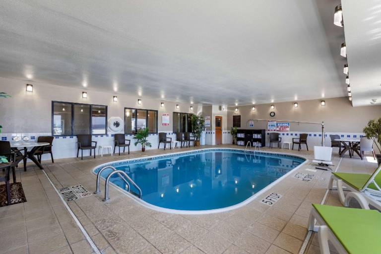 Comfort Inn & Suites Waterloo - Cedar Falls — photo 2