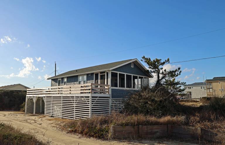 SN8421- Oceanside, 3 BRs W/2 Baths, Direct Beach Access, Wifi, & Pet Friendly! — photo 2