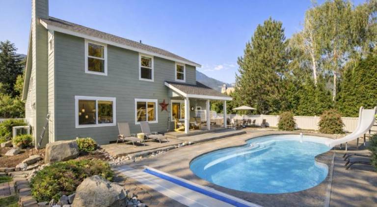 House with pool in Leavenworth, WA