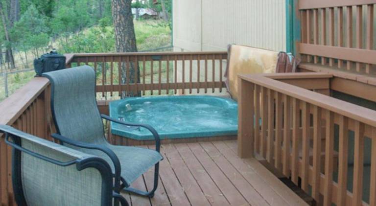 Fully equipped vacation home with BBQ, jacuzzi & terrace | Pets allowed — photo 3