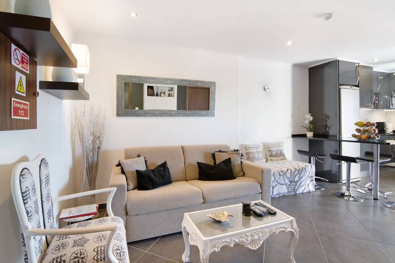 Fully equipped charming rental apartment with fast internet | City view | Beach nearby | Dogs allowed — photo 2