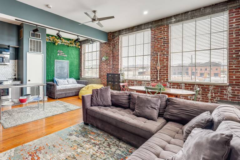 1 Mi to UAB Campus Stylish Central City Loft