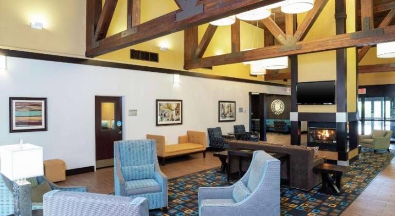 Hampton Inn & Suites Cleveland-Airport/Middleburg Heights — photo 4